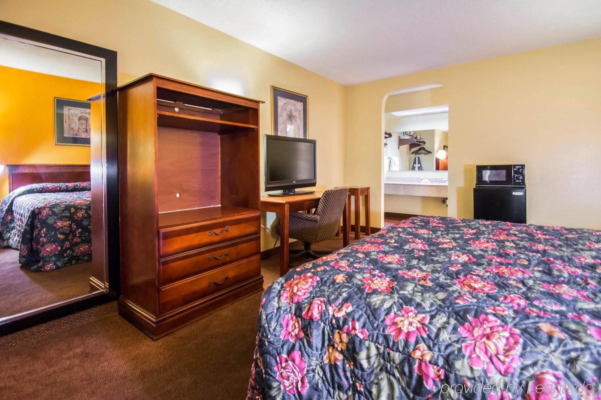 Americas Best Value Inn - Gainesville Bagian luar foto
